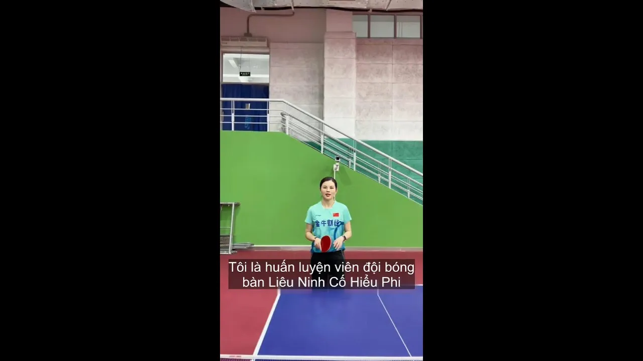 Giao bóng ngắn xoáy xuống trên bàn đúng kỹ thuật trong bóng bàn